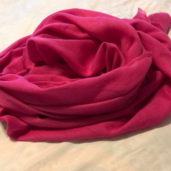 Hot Pink Gap over size scarf pashmina - Picture 3 of 3